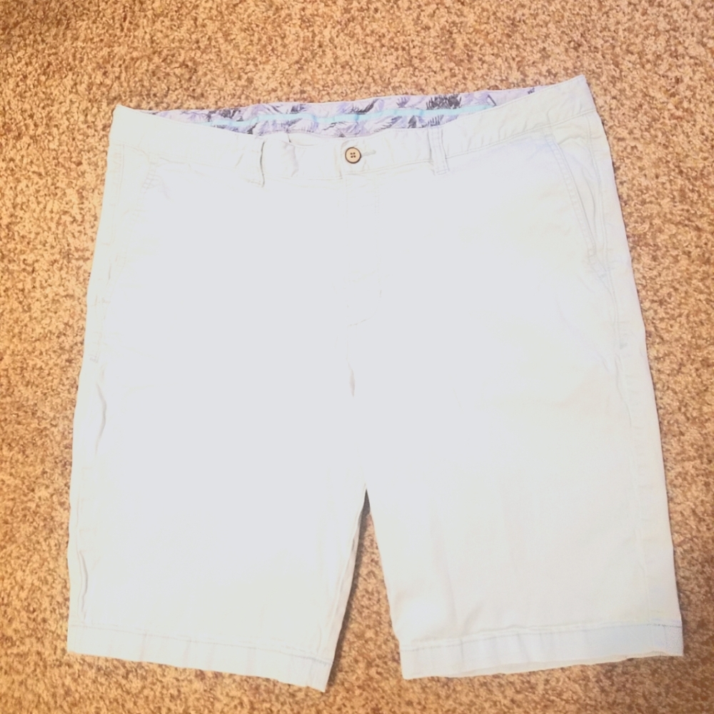 Tommy Bahama Men's Light Blue Shorts Size 40